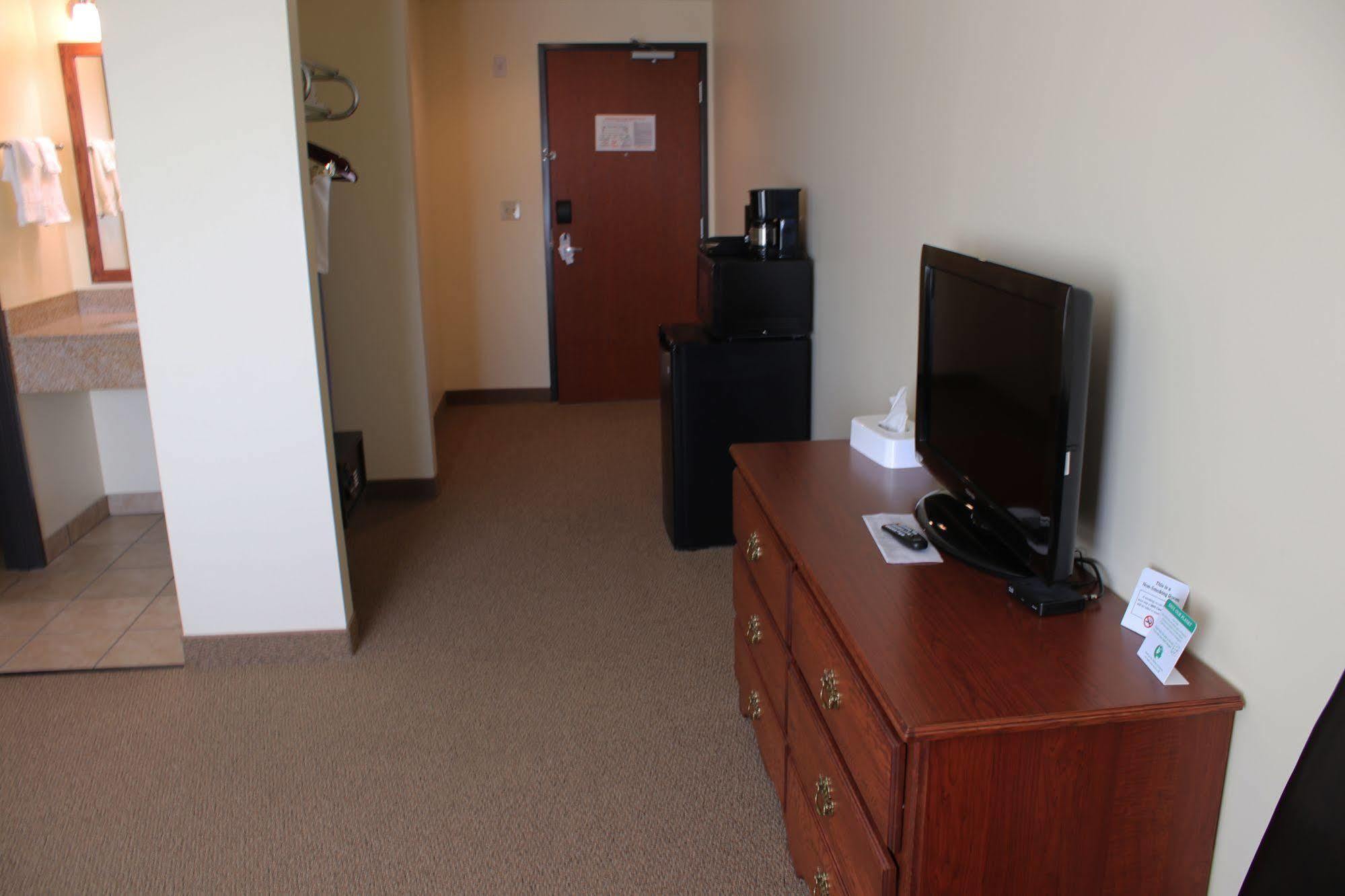 The Edgewood Hotel And Suites Fairbury Luaran gambar