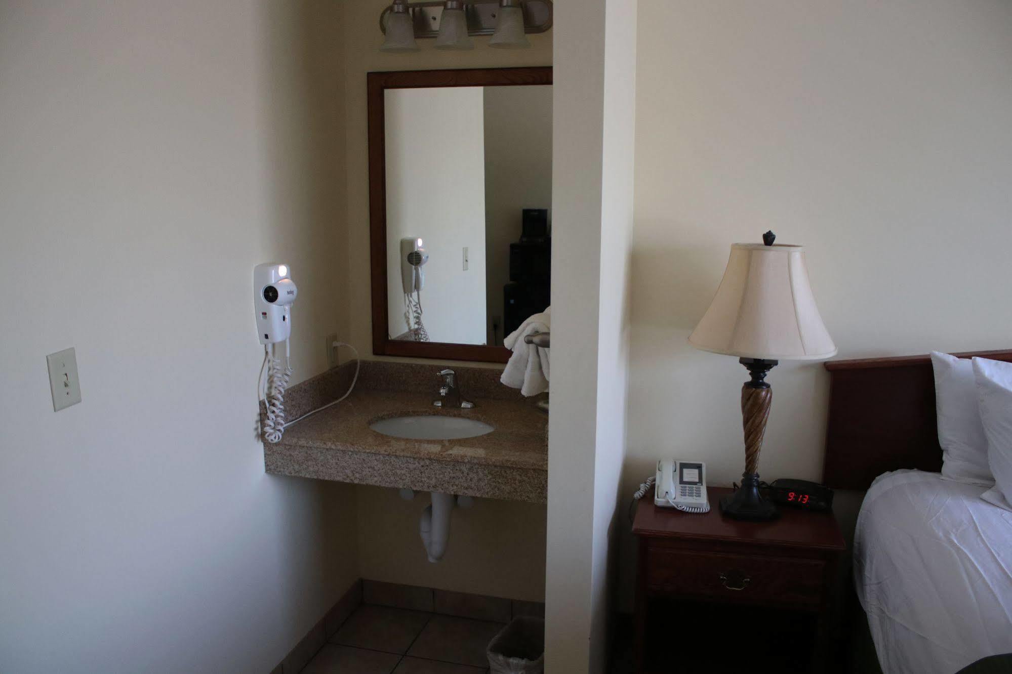 The Edgewood Hotel And Suites Fairbury Luaran gambar