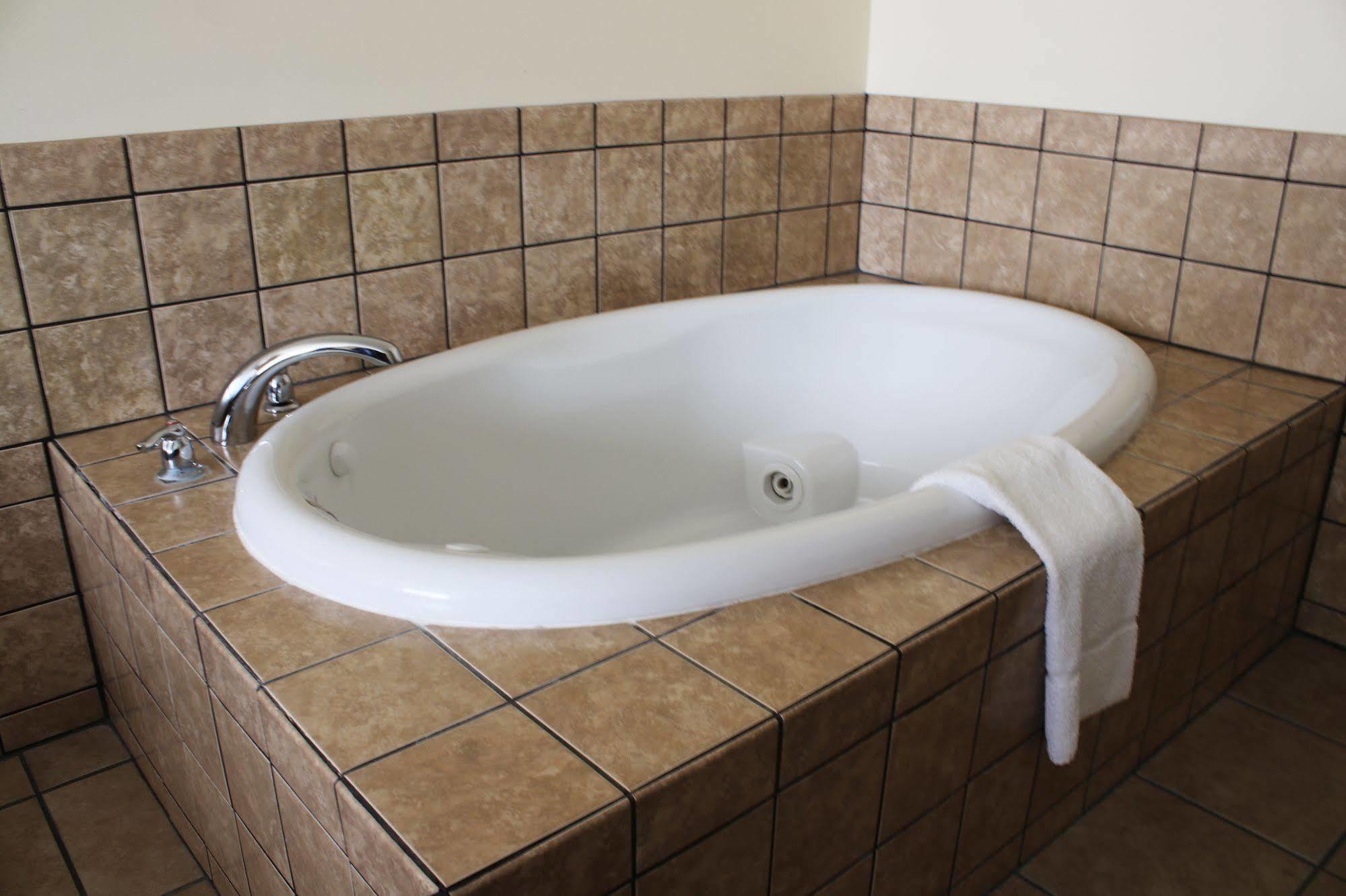 The Edgewood Hotel And Suites Fairbury Luaran gambar